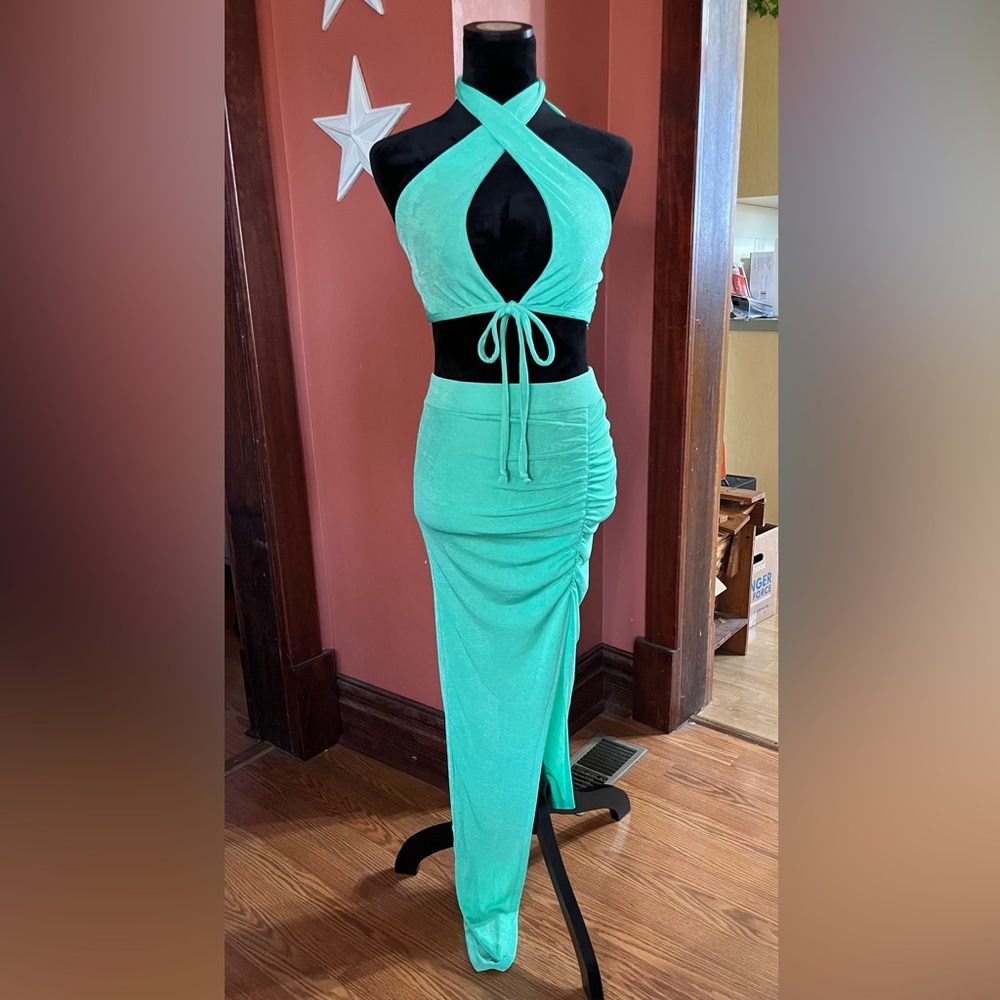 NWT-Discovery two piece skirt set